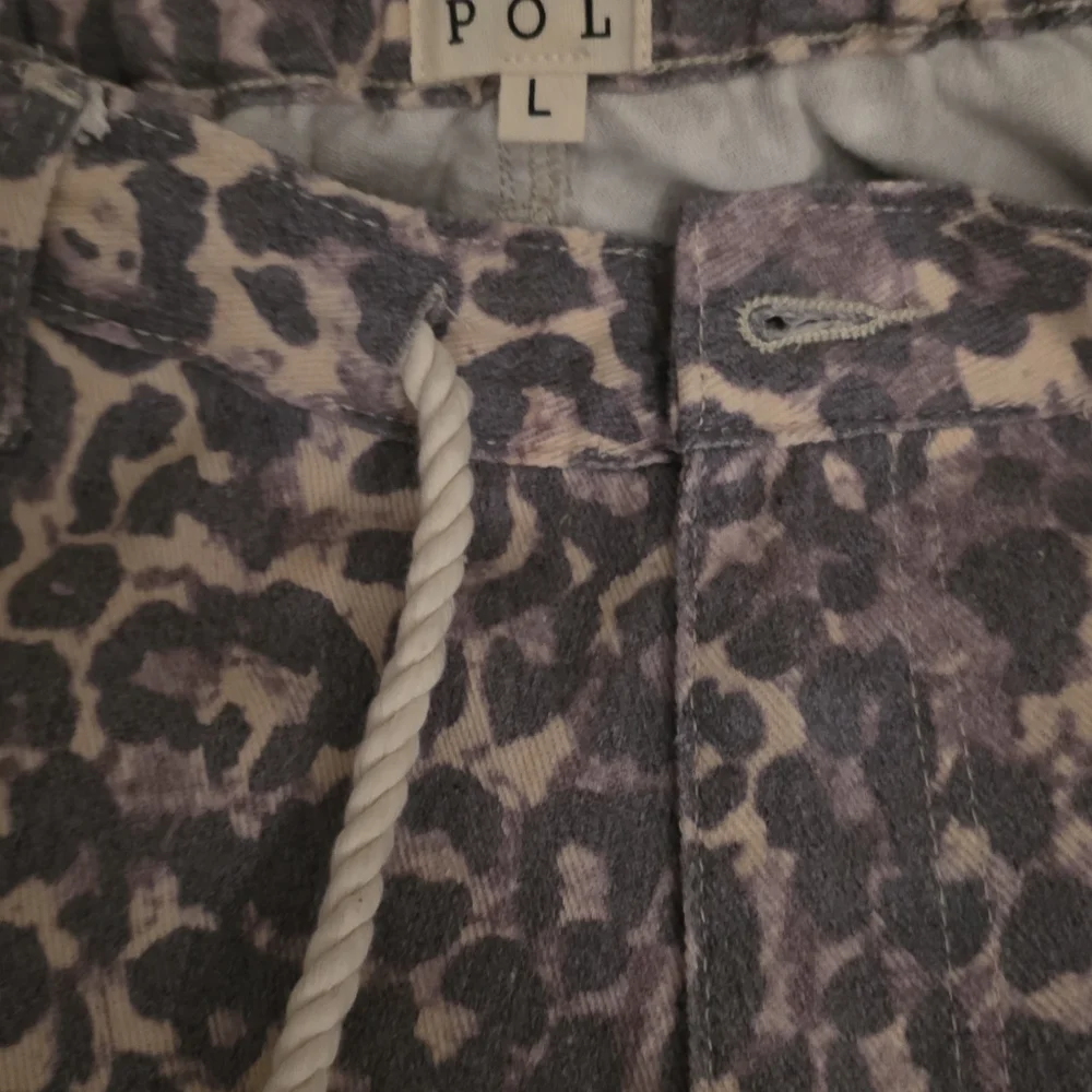 POL  Leopard Print Joggers with Pockets - Picture 3 of 8